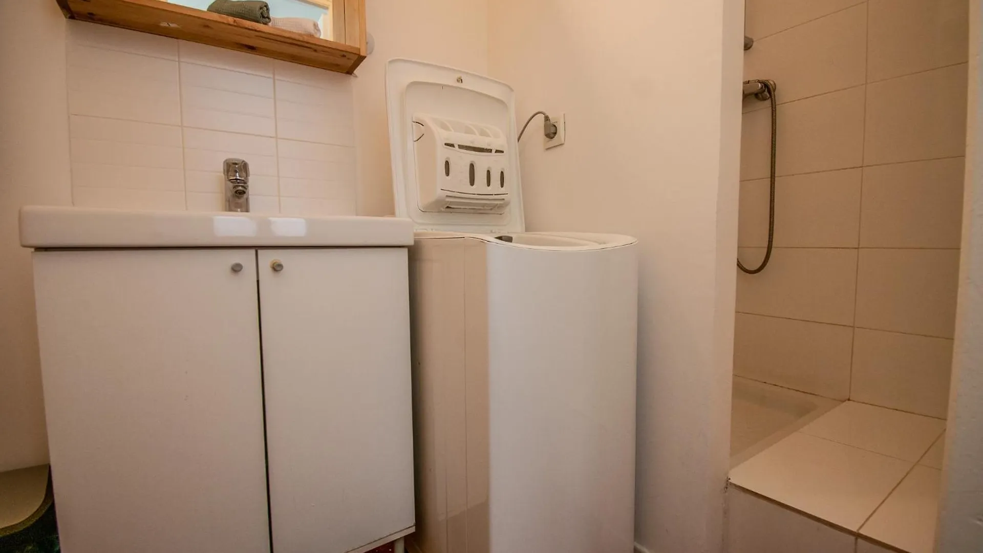 New! Joli T2 Mezzanine En Centre Ville Aix-en-Provence France